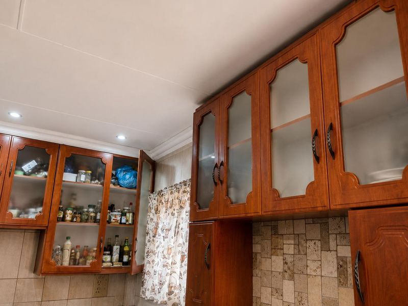 Three Houses, One Stand, Established Rental Income in Klerksdorp - Photo 6