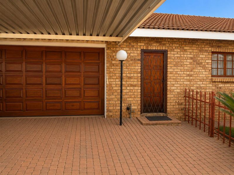 Three Houses, One Stand, Established Rental Income in Klerksdorp - Photo 3