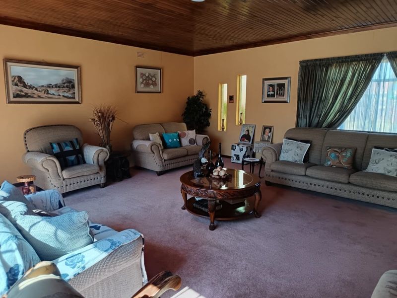 Charming Klerksdorp Family Home in La Hoff - Photo 4