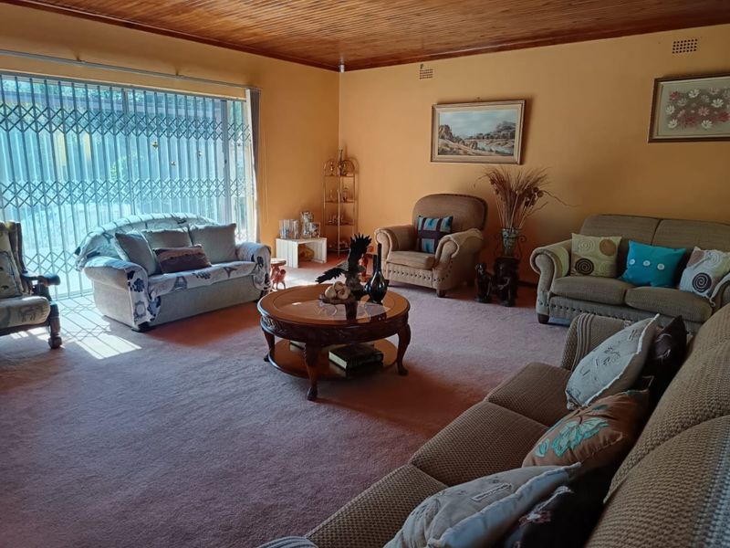 Charming Klerksdorp Family Home in La Hoff - Photo 5