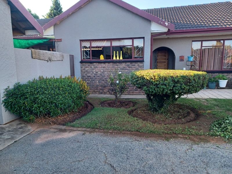 Charming Klerksdorp Family Home in La Hoff - Photo 1