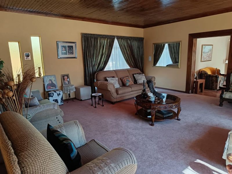 Charming Klerksdorp Family Home in La Hoff - Photo 3
