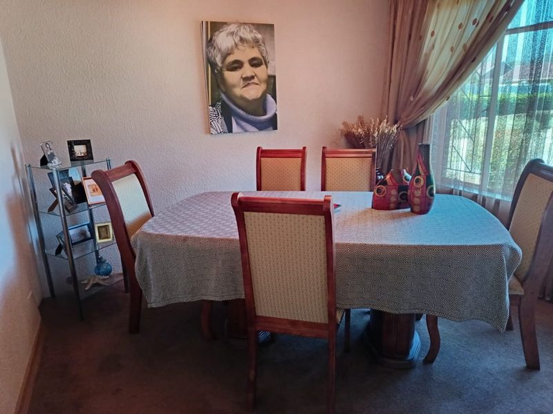 Charming Klerksdorp Family Home in La Hoff - Photo 10