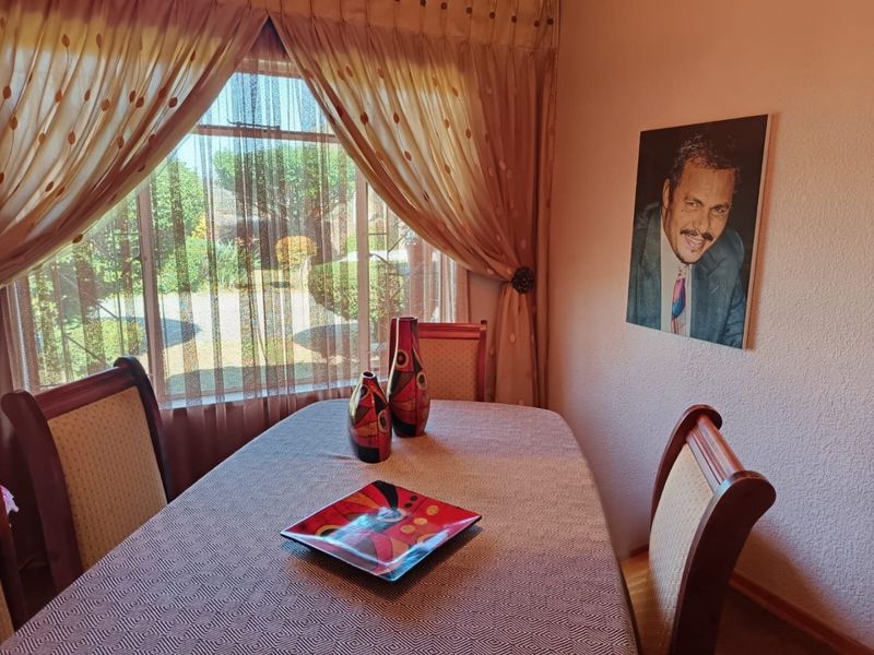 Charming Klerksdorp Family Home in La Hoff - Photo 9