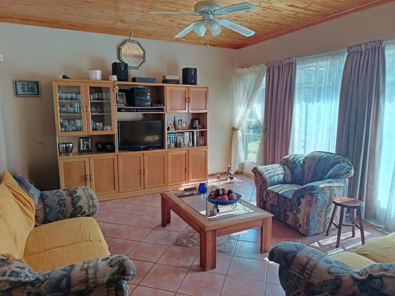 Charming Klerksdorp Family Home in La Hoff - Photo 6