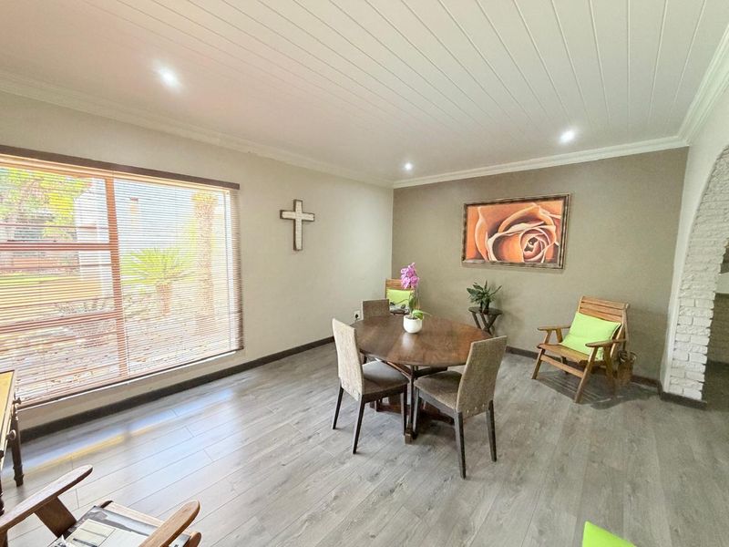 Spacious Family Home with Pool and Four-Car Garage in Wilkoppies - Photo 10