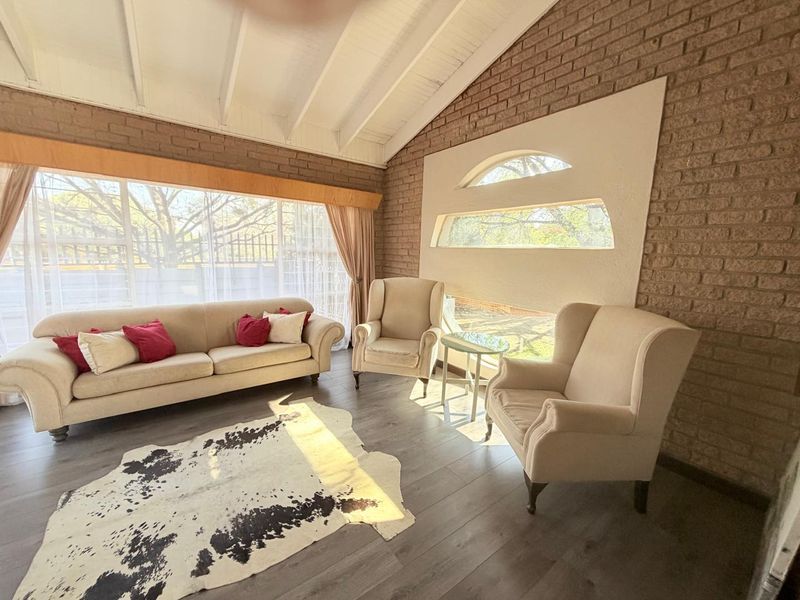 Spacious Family Home with Pool and Four-Car Garage in Wilkoppies - Photo 7