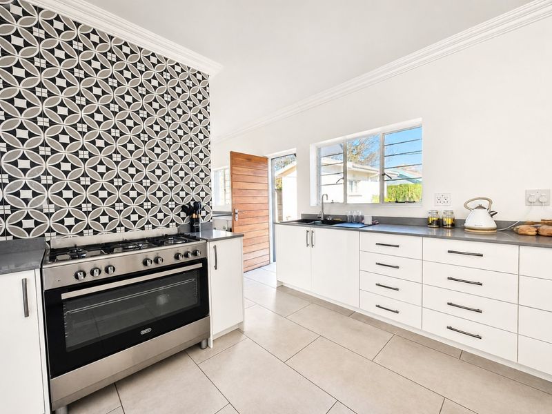 RENOVATED 4 BEDROOM MODERN HOME FOR SALE IN ENCLOSED AREA IN LIBRADENE - Photo 4