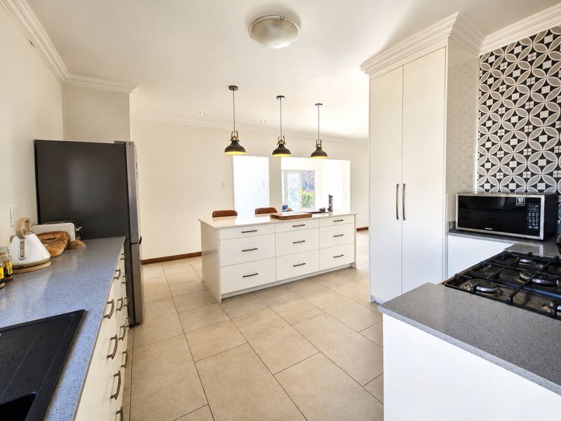 RENOVATED 4 BEDROOM MODERN HOME FOR SALE IN ENCLOSED AREA IN LIBRADENE - Photo 2