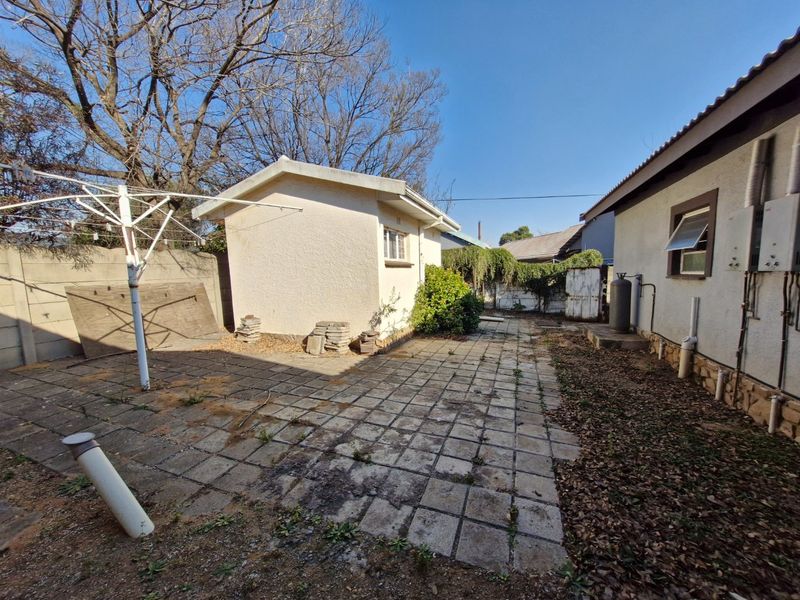 RENOVATED 4 BEDROOM MODERN HOME FOR SALE IN ENCLOSED AREA IN LIBRADENE - Photo 10