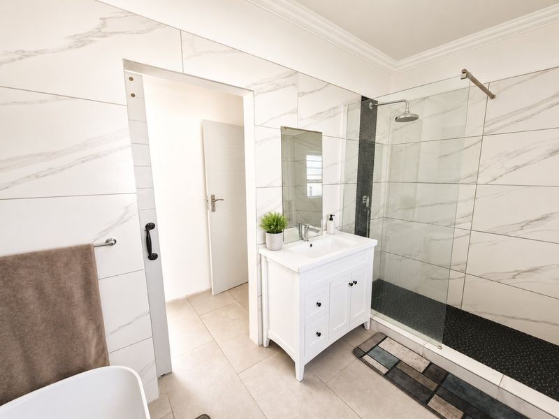 RENOVATED 4 BEDROOM MODERN HOME FOR SALE IN ENCLOSED AREA IN LIBRADENE - Photo 9