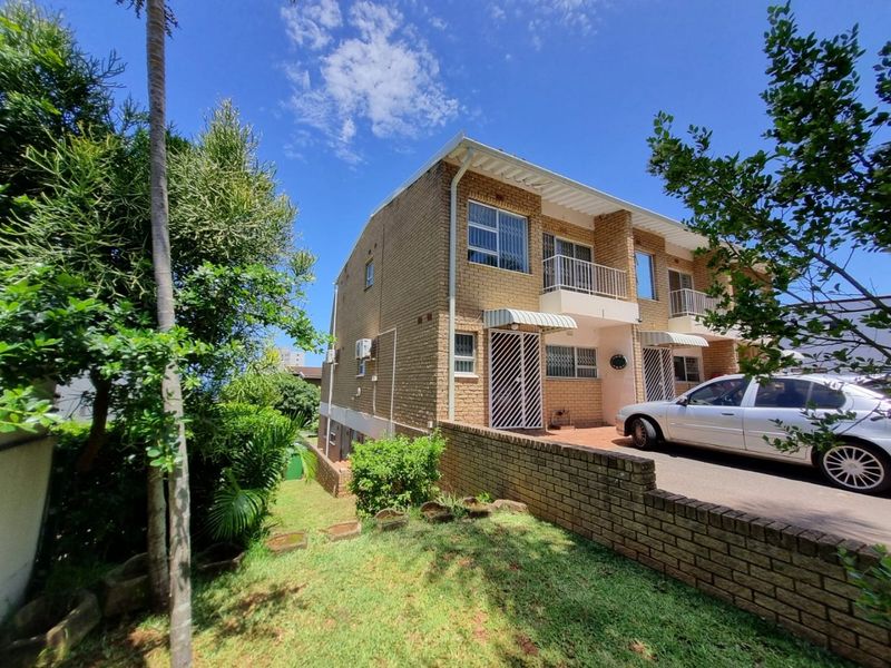 Central Umhlanga to rent, pet friendly 3 bedroom Townhouse. - Photo 2