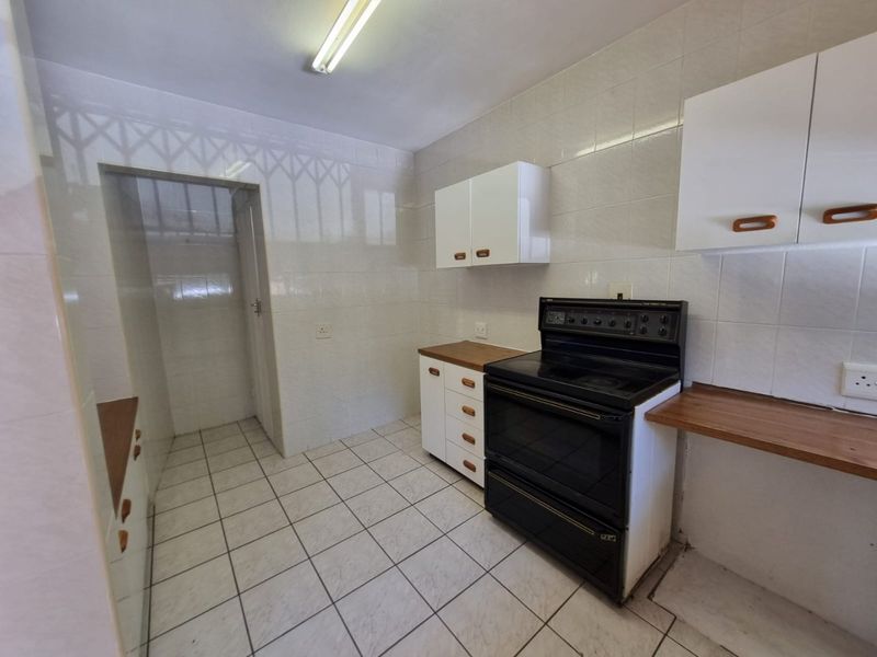 Central Umhlanga to rent, pet friendly 3 bedroom Townhouse. - Photo 9