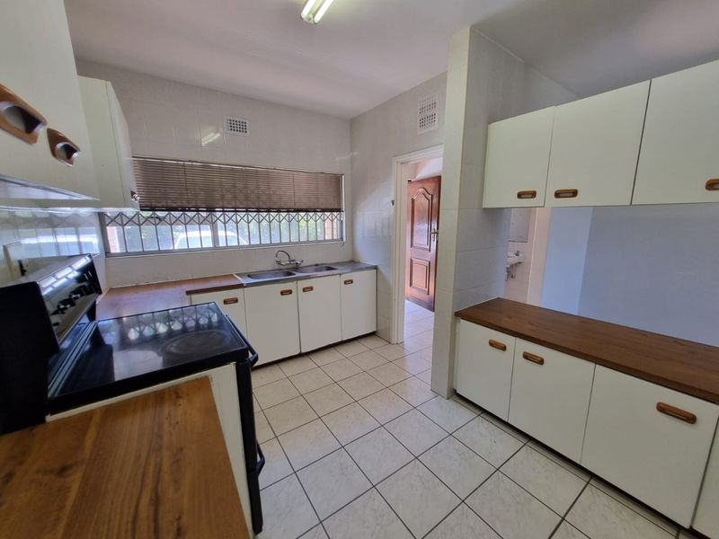 Central Umhlanga to rent, pet friendly 3 bedroom Townhouse. - Photo 8