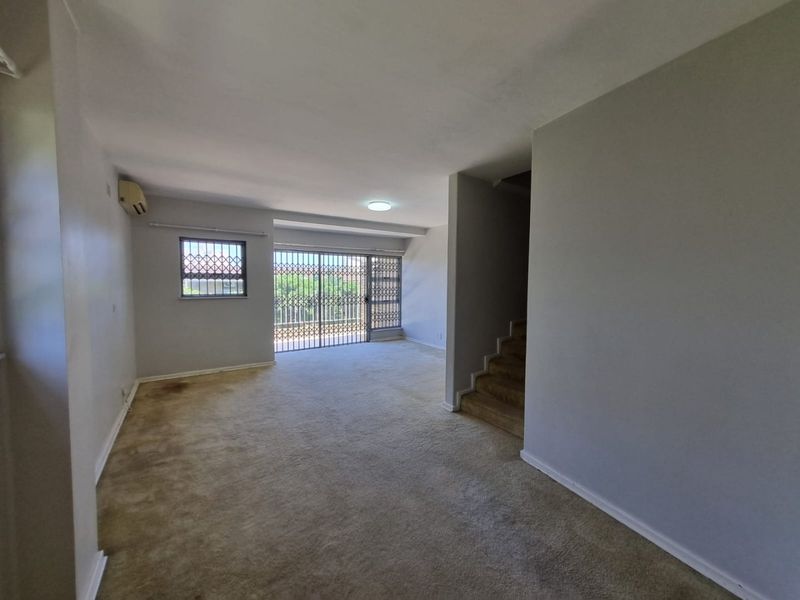Central Umhlanga to rent, pet friendly 3 bedroom Townhouse. - Photo 7