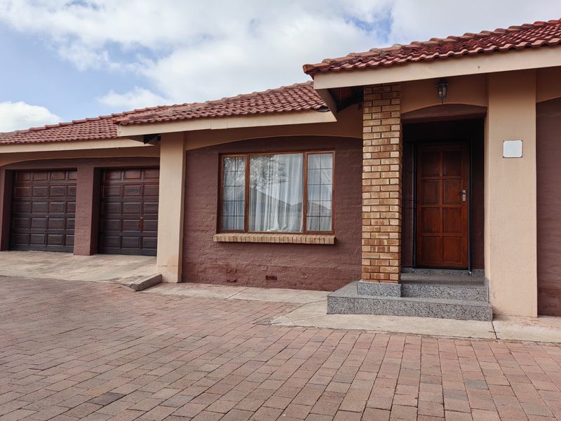 3 bedroom townhouse in Debron estate with secure estate living - Photo 2