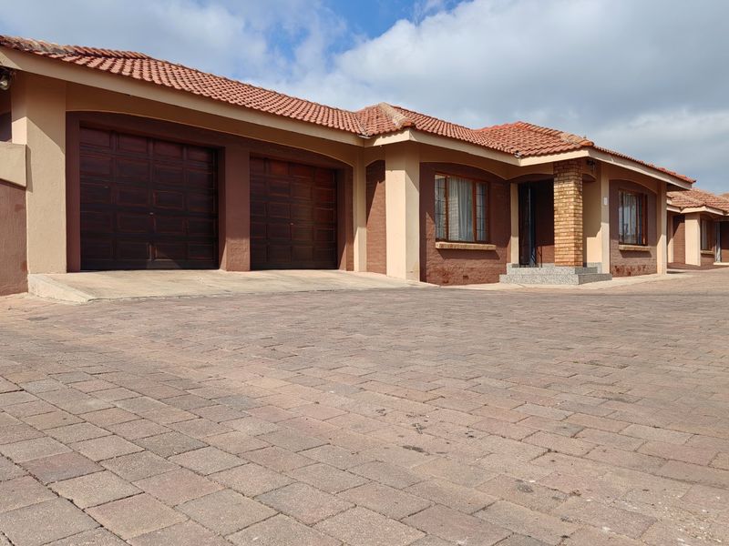 3 bedroom townhouse in Debron estate with secure estate living - Photo 10