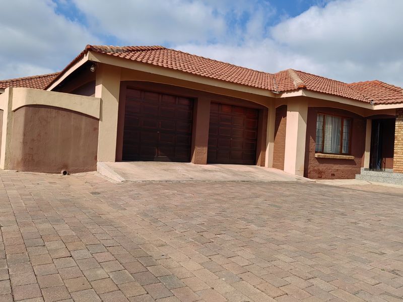 3 bedroom townhouse in Debron estate with secure estate living - Photo 7