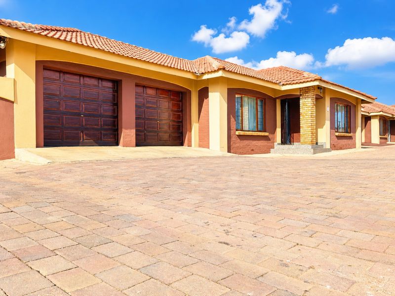 3 bedroom townhouse in Debron estate with secure estate living - Photo 1