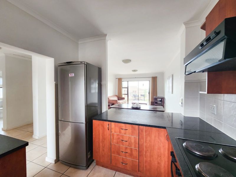 Living in a Golf Estate - Photo 4