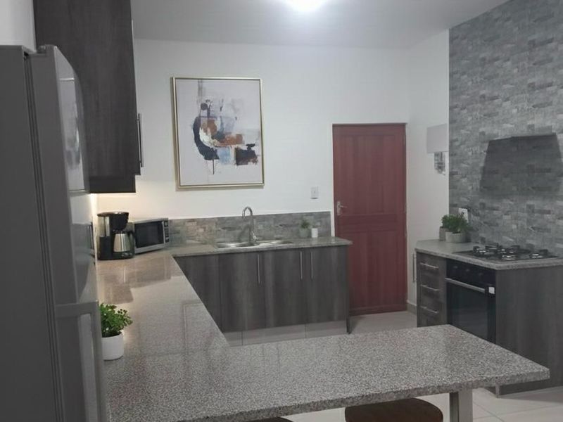 A Modern and spacious apartment in  Cowies Hill - Photo 3