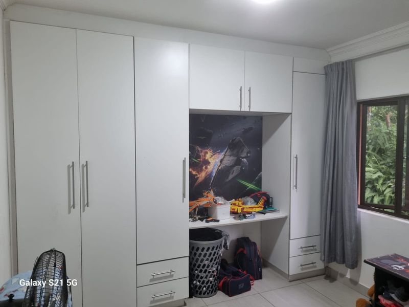 A Modern and spacious apartment in  Cowies Hill - Photo 8