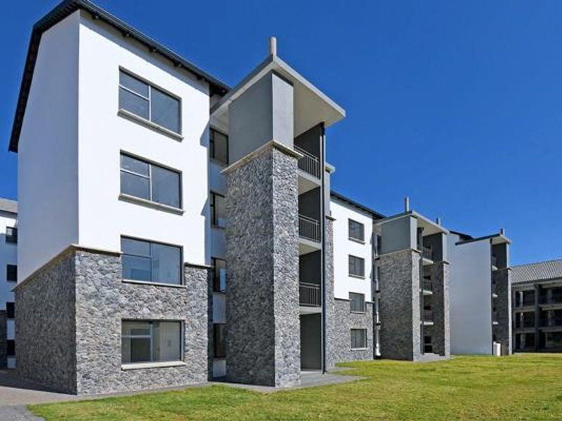2 bed 1 bath apartment to rent glen Marais  - Photo 1
