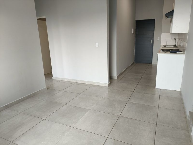 2 bed apartment to rent glen marais  - Photo 2