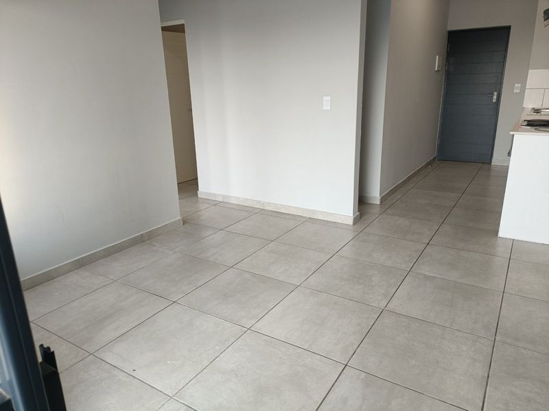2 bed apartment to rent glen marais  - Photo 4