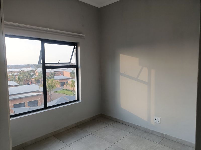 2 bed apartment to rent glen marais  - Photo 7
