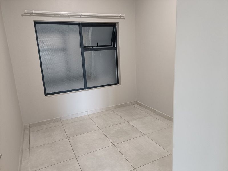 2 bed apartment to rent glen marais  - Photo 6