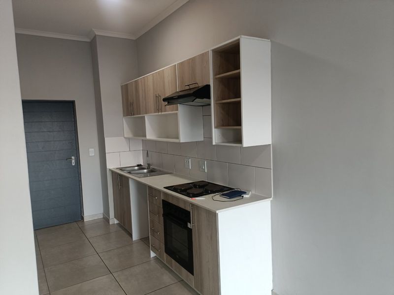 2 bed apartment to rent glen marais  - Photo 1