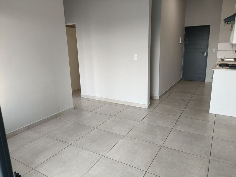2 bed apartment to rent glen marais  - Photo 3