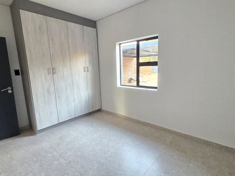 Freshly Renovated Simplicity in a Quiet Raslouw Setting to Let. - Photo 6
