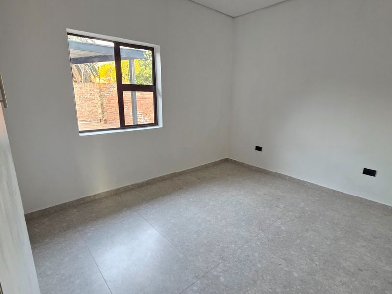 Freshly Renovated Simplicity in a Quiet Raslouw Setting to Let. - Photo 5