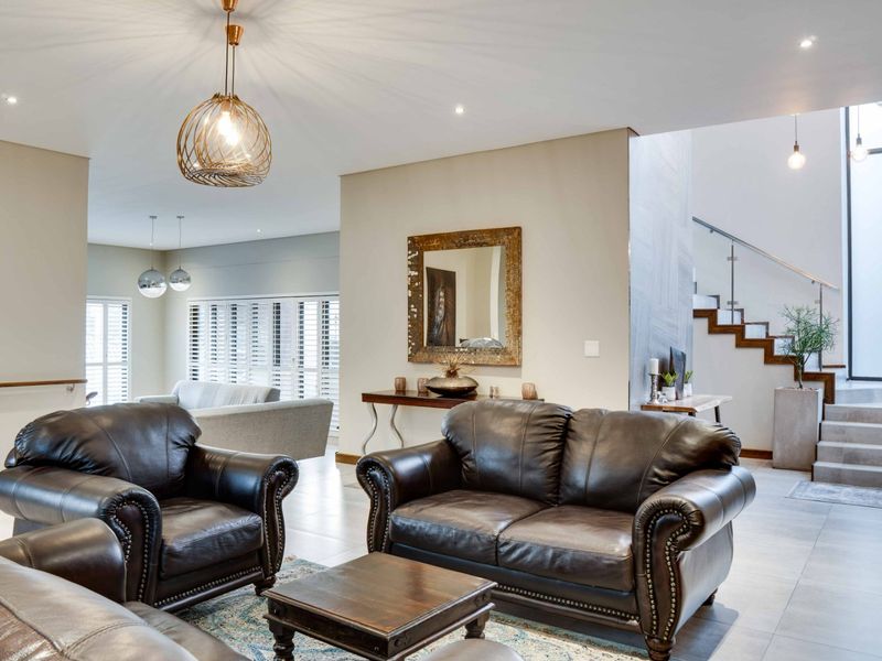 6 Bedroom Fully Furnished House for Rent in Bryanston - Photo 5