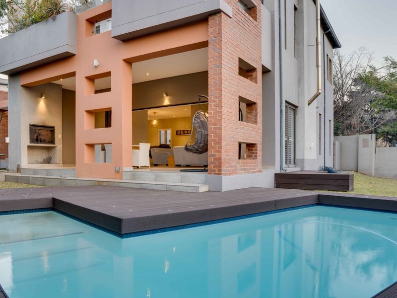 6 Bedroom Fully Furnished House for Rent in Bryanston - Photo 1