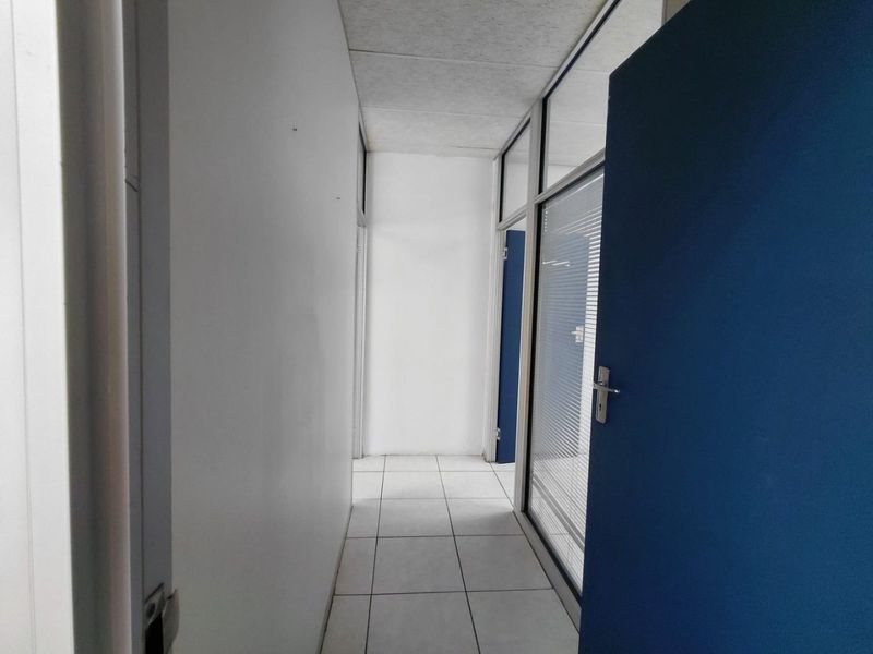 Office Space (shared)  to Let – Centrally Located  - Photo 6