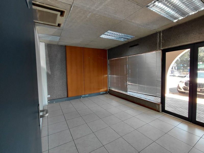 Office Space (shared)  to Let – Centrally Located  - Photo 4