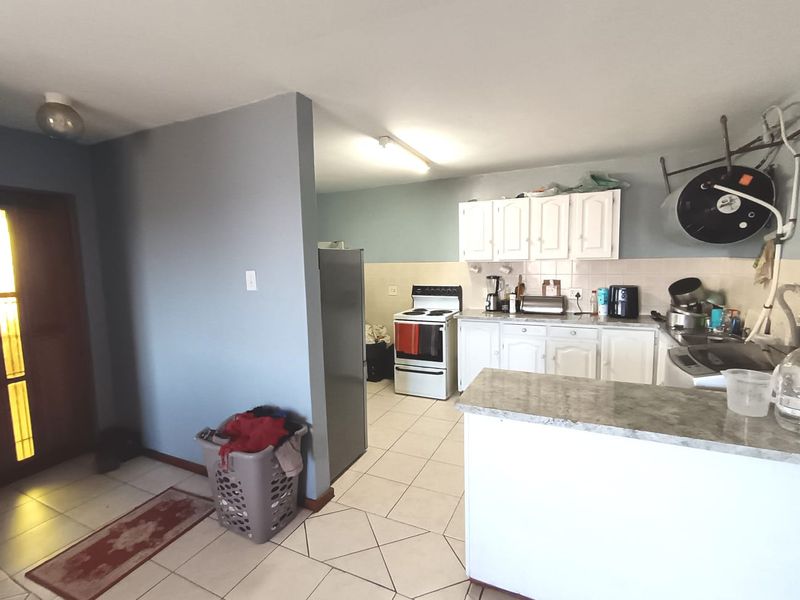 Spacious 3 Bedroom Apartment - Photo 5