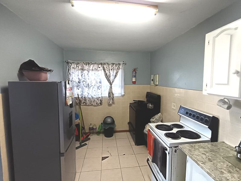 Spacious 3 Bedroom Apartment - Photo 8