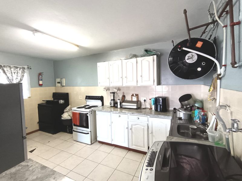 Spacious 3 Bedroom Apartment - Photo 7