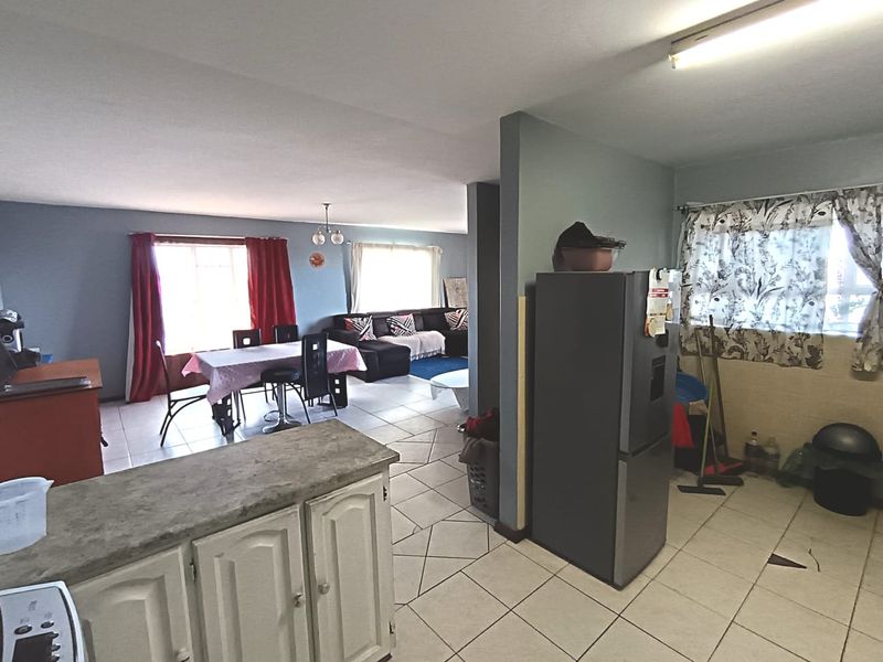 Spacious 3 Bedroom Apartment - Photo 6