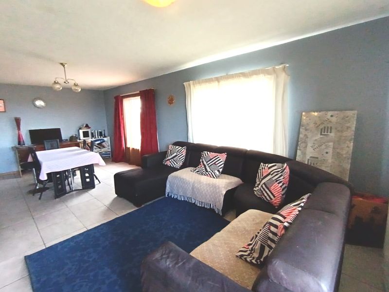 Spacious 3 Bedroom Apartment - Photo 4