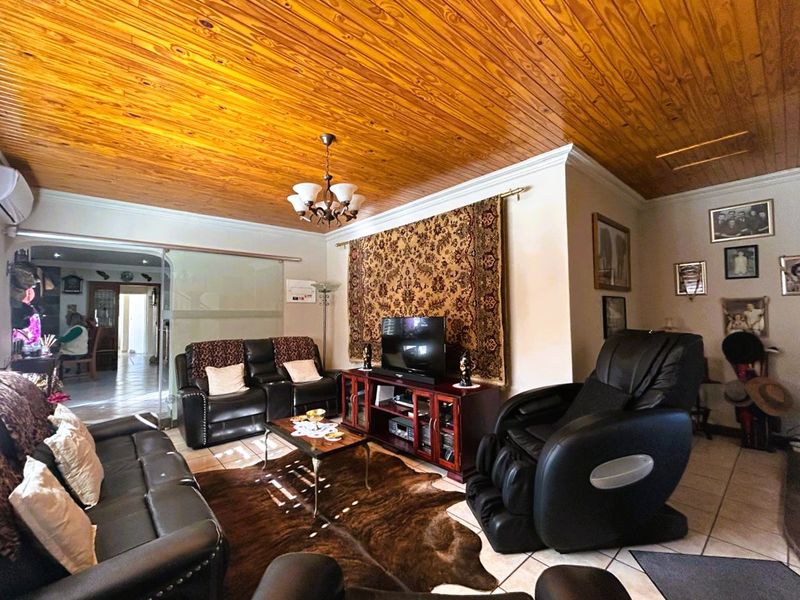 Exceptional 4 Bedroom 3 Bathroom home - Photo 4