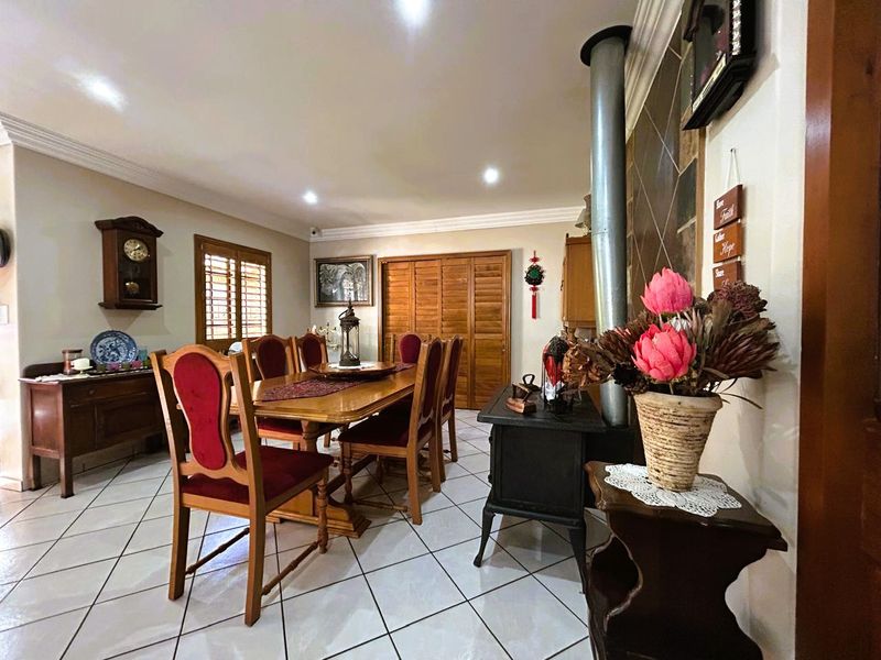 Exceptional 4 Bedroom 3 Bathroom home - Photo 6