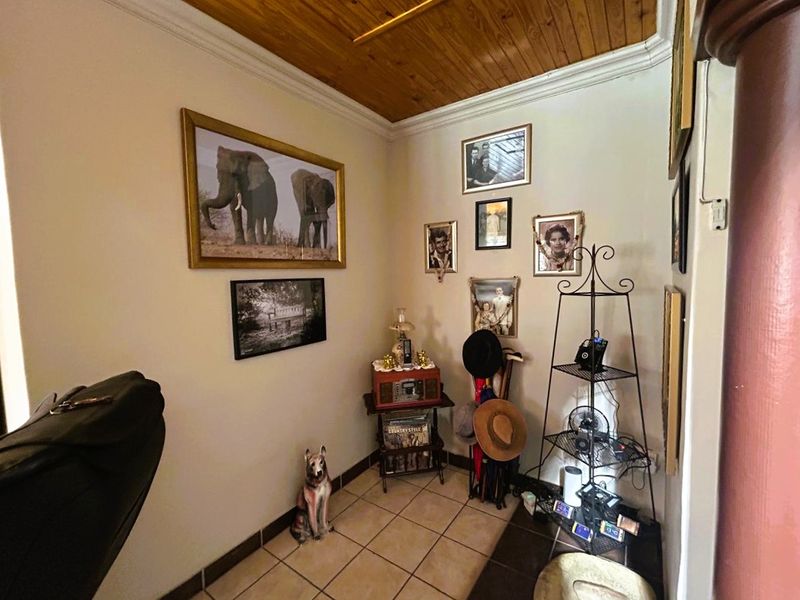 Exceptional 4 Bedroom 3 Bathroom home - Photo 2