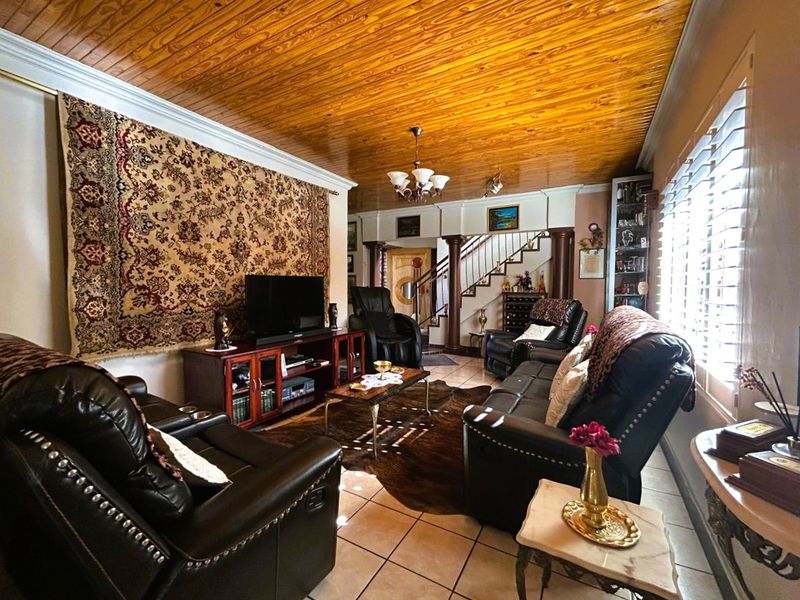 Exceptional 4 Bedroom 3 Bathroom home - Photo 3