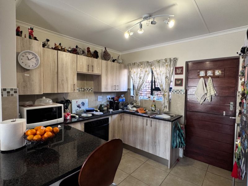Single Level Retirement Living - Photo 8