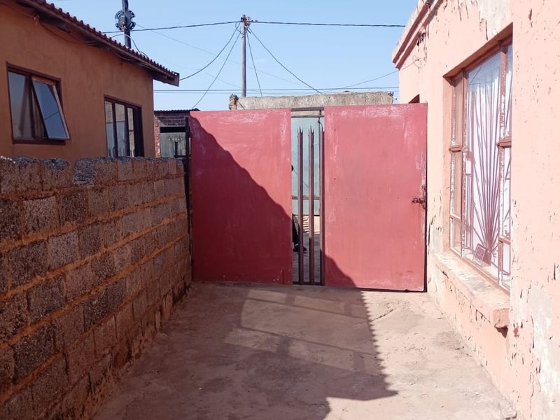 2 bedroom 2 bath home for sale - Photo 2
